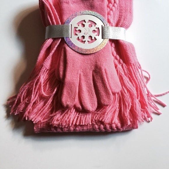 NWT NYC Scarf & Gloves - Picture 3 of 6